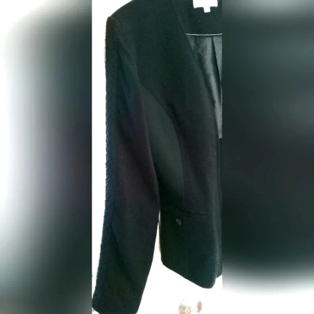 Chanel  Property not for sale Croped Vest with zipper